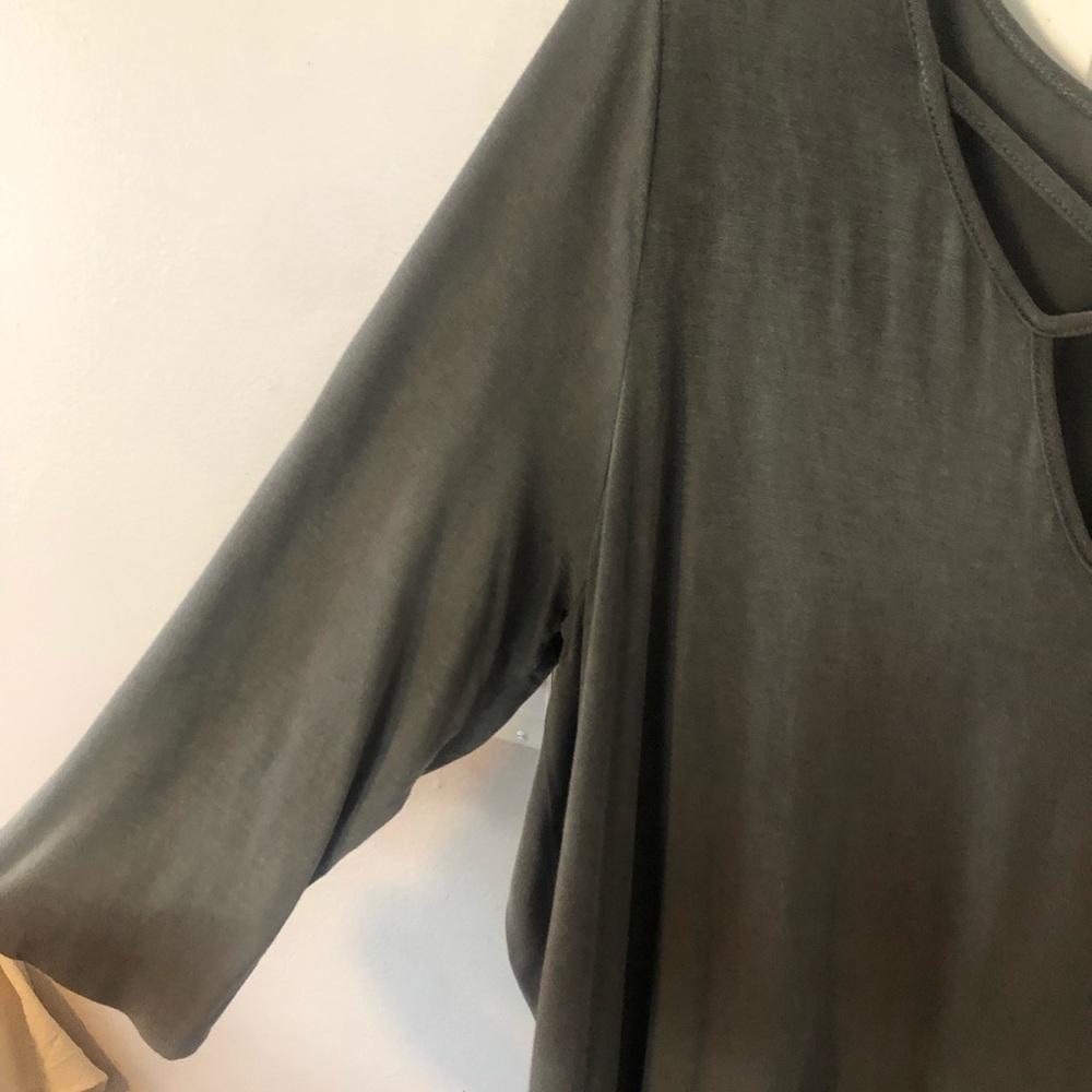 Plus Size Top - Picture 2 of 4